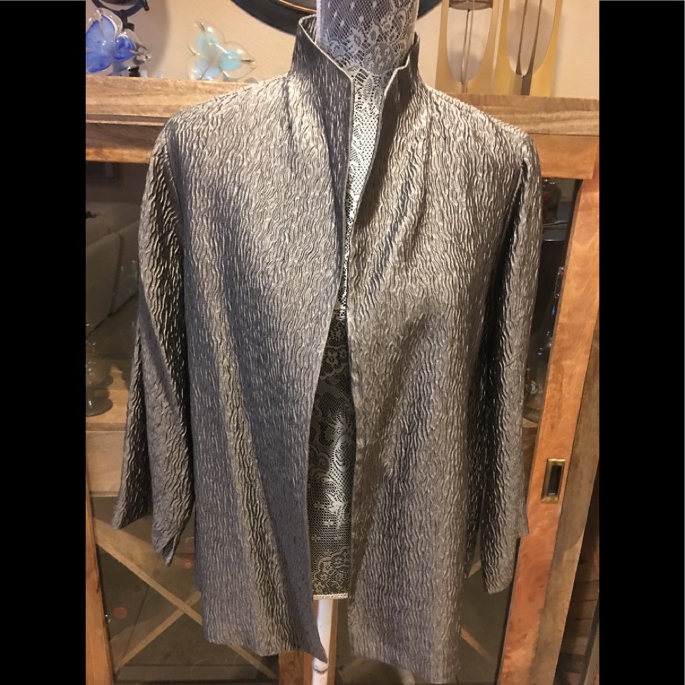 Gorgeous silvery gray blazer by Eileen Fisher sz L